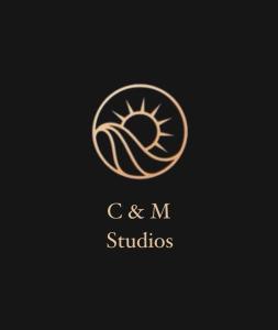 尼亚米卡尼奥纳C&M Studios的太阳和波浪学校的标志