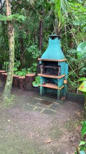 富尔纳斯Quinta de Santana - Queimadas的森林中间的蓝色炉子