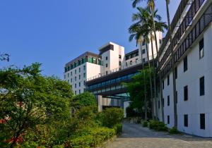 台北大地酒店的城市中拥有高楼街道