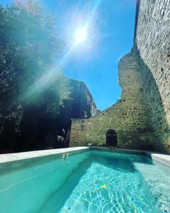 托尔雷莱威尔德梅尔旅馆的阳光灿烂的天空游泳池