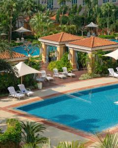 澳门澳门四季酒店的度假村游泳池的图片