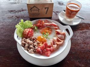 Ban Ton Liangกอบสุข รีสอร์ท2 k03的碗早餐食品和咖啡