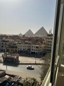 开罗Mak Pyramids View的从金字塔城市的窗口欣赏美景