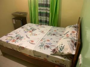 MBIN SONGHO NDIAGANIAO客房内的一张或多张床位