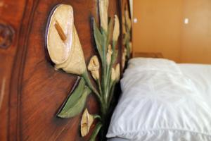 ChiconcuacBILBAO的木墙,设计在床边