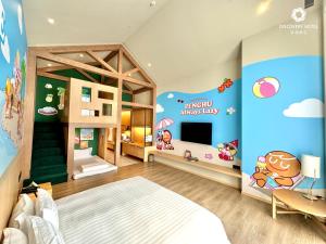 马公澎澄饭店 的儿童室,带壁画的幼儿园教室