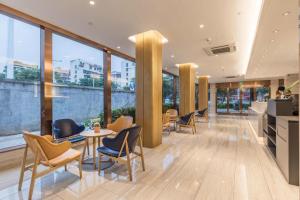 Hanting Premium Hotel Xiamen SM Plaza Songbo餐厅或其他用餐的地方