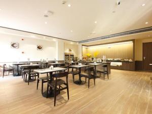 Hanting Hotel Hefei Baoye Dongcheng Plaza餐厅或其他用餐的地方