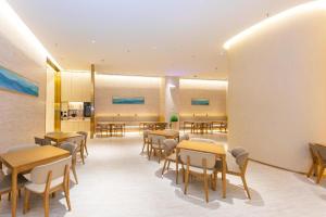 Ji Hotel Nanchang Tengwang Pavilion餐厅或其他用餐的地方