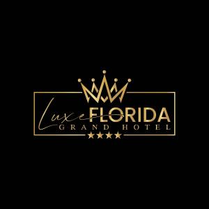 德班Luxe Florida Grand Hotel的豪华酒店顶部的金冠