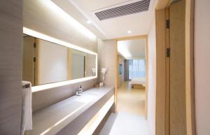 Ji Hotel Guangzhou Baiyun Airport的一间浴室