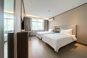 Hanting Hotel Shanghai Safari Park Nanzhu Road客房内的一张或多张床位