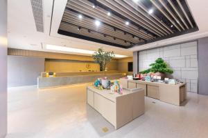 Ji Hotel Qidong Wenfeng Big World的厨房或小厨房