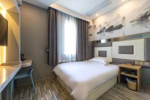 Hi Inn Shanghai Xujiahui Yongjia Road客房内的一张或多张床位