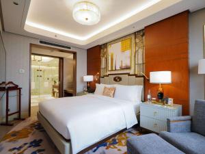Admiral Hotel Manila - MGallery客房内的一张或多张床位
