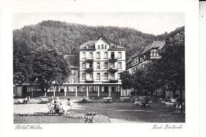 巴特贝特里希Vintagehotel Adler的一张黑白相间的建筑照片