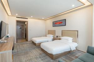 Starway Hotel Chifeng Wanda Plaza客房内的一张或多张床位
