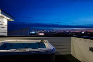 纳什维尔10 Percent OFF Elevator Rooftop with Hot Tub & Views的相册照片