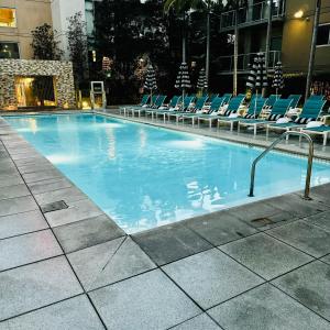 Hollywood Luxury Stay & FREE PARKING内部或周边的泳池