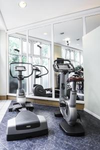 多特蒙德威斯特法伦哈伦多瑞特酒店的健身中心和/或健身设施
