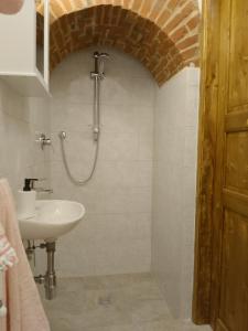 Casa in Bocca al Fiume的一间浴室