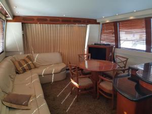 Top Luxury Exclusive Fully air conditioned 3bdr Yacht