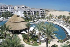 圣何塞德尔卡沃Cabo Azul, A Hilton Vacation Club的享有带游泳池的度假村的空中景致