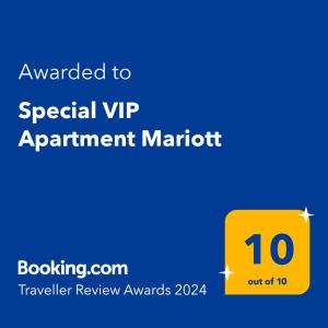巴库Special VIP Mariott Apartment的黄色标志,文字被授予特别的vip指定垫托