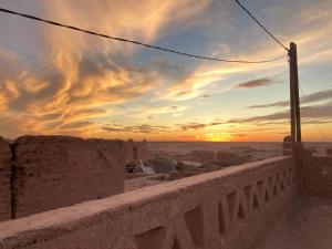姆哈米德Authentic riad & activities Erg的沙漠上的日落美景