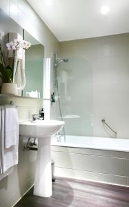 布鲁塞尔阿特拉斯酒店的一间浴室