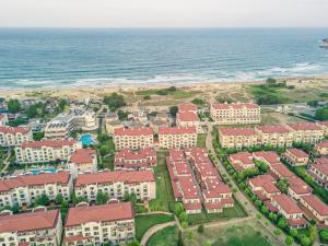 索佐波尔Green Life Apartments Sozopol的近海度假胜地的空中景致