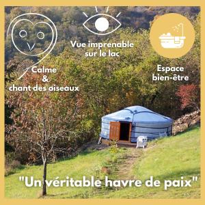 Saint-Jean-Saint-Maurice-sur-LoireLes Yourtes Ô fil 2 l'eau的野外蓝色帐篷的海报