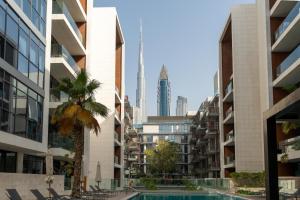 迪拜City Walk - 2BR with Terrace - CityApartmentStay的从公寓大楼欣赏到布吉哈利法(burj khalifa)的景色