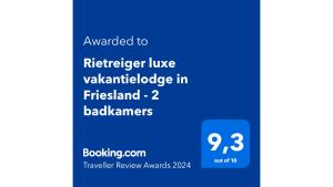 赫劳Rietreiger luxe vakantielodge in Friesland - 2 badkamers的火岛后座中参考网页的截图