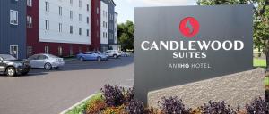 多森Candlewood Suites Dothan, an IHG Hotel的停车场的标志