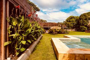 索雷浦赛达奥卡恩托多弗朗西斯酒店的一座带花园和游泳池的房子