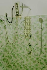 马特勒Lihini Villa ii的带淋浴的浴室