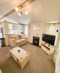 Serene Stay: Beautiful 2Bed Lodge in Kelsall的休息区