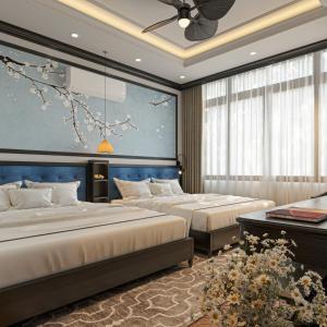 顺化Thuy Duong Boutique Hotel Hue的一间卧室设有两张床和蓝色的墙壁