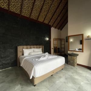 BanjarbaruNamira Paradise Garden的一间卧室,卧室内配有一张大床
