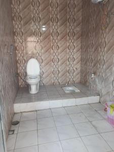 AyodhyaAshu Homestay的客房内的卫生间