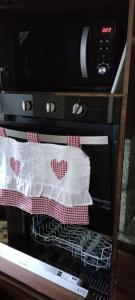 瓦托内切Maison du Soleil- CIR VDA Valtournenche n 0204的毛巾上带情人节餐巾的烤箱