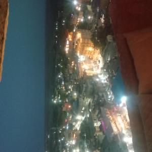 斋沙默尔hostel Wyra home stay Jaisalmer的夜晚城市的空中景观