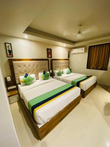 孟买New Hotel Amber International Near International Airport T2的两张床位 - 带两张西德西德床