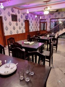 Hotel Foothills , Srinagar餐厅或其他用餐的地方