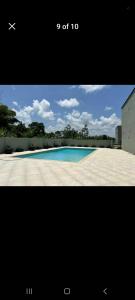 PiarcoSerenity Condo的一张带游泳池的空游泳池的照片