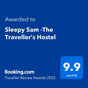 甘托克Sleepy Sam -The Traveller’s Hostel的旅行者医院里一个电话的屏幕,上面写着睡梦的字眼