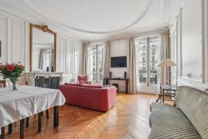 Luxury air-conditioned apartment Champs Elysées - 7 people by Weekome的休息区