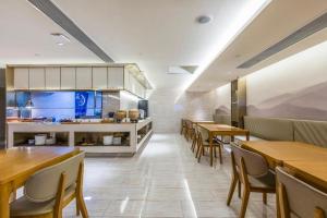 Ji Hotel Wuhan Hanyang Wangjiawan餐厅或其他用餐的地方