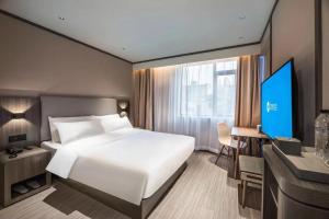 Hanting Hotel Nanjing Central Gate Xianfeng Square客房内的一张或多张床位